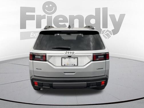Silver Zynith Clearcoat 2026 Jeep Cherokee Laredo