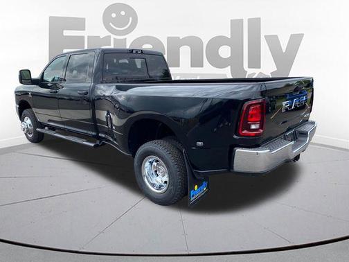 Diamond Black Crystal Pearlcoat 2026 RAM 3500 Tradesman Crew Cab 4x4 8' Box