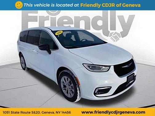 Bright White Clearcoat 2026 Chrysler Pacifica L