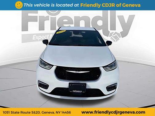 Bright White Clearcoat 2026 Chrysler Pacifica L