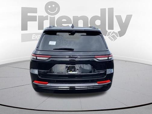 Diamond Black Crystal Pearlcoat 2026 Jeep Grand Cherokee Summit