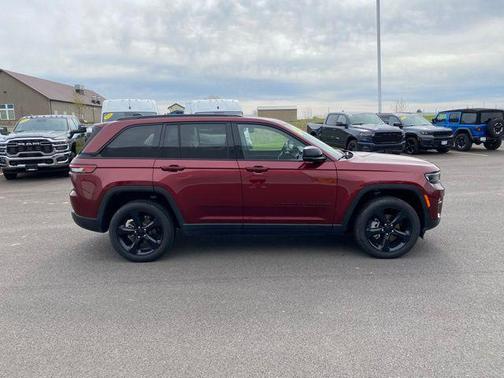 Velvet Red Pearlcoat 2023 Jeep Grand Cherokee Limited