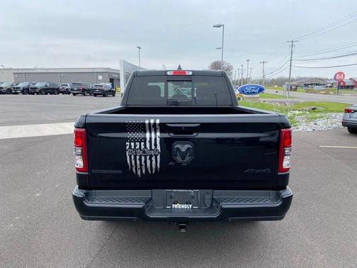 Diamond Black Crystal Pearlcoat 2022 RAM 1500 Big Horn/Lone Star