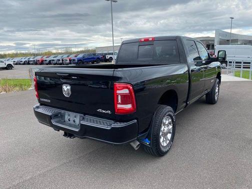 Diamond Black Crystal Pearlcoat 2024 RAM 2500 Laramie Crew Cab 4x4 6'4' Box
