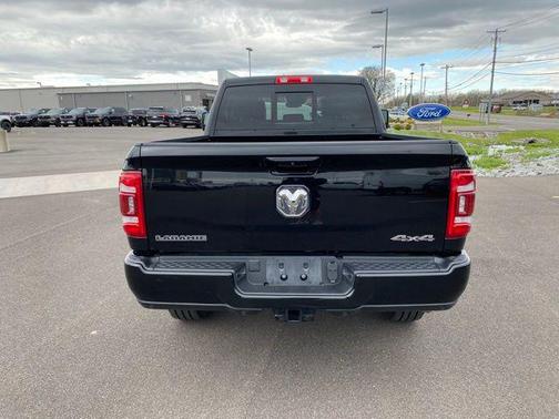 Diamond Black Crystal Pearlcoat 2024 RAM 2500 Laramie Crew Cab 4x4 6'4' Box