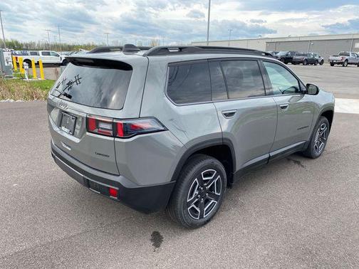 Sting-Gray Clearcoat 2026 Jeep Cherokee Laredo