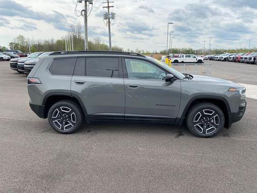 Sting-Gray Clearcoat 2026 Jeep Cherokee Laredo
