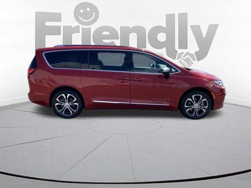 Red Hot Pearlcoat 2025 Chrysler Pacifica L