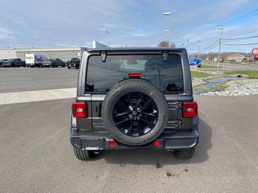 Granite Crystal Metallic Clearcoat 2025 Jeep Wrangler 4xe Sahara