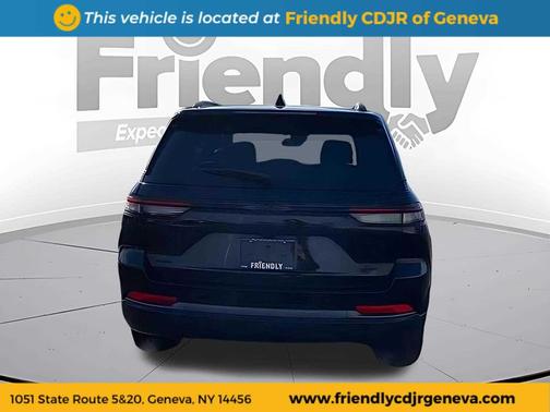 Diamond Black Crystal Pearlcoat 2026 Jeep Grand Cherokee Altitude