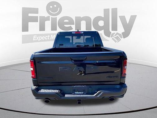 Diamond Black Crystal Pearlcoat 2026 RAM 1500 Big Horn/Lone Star