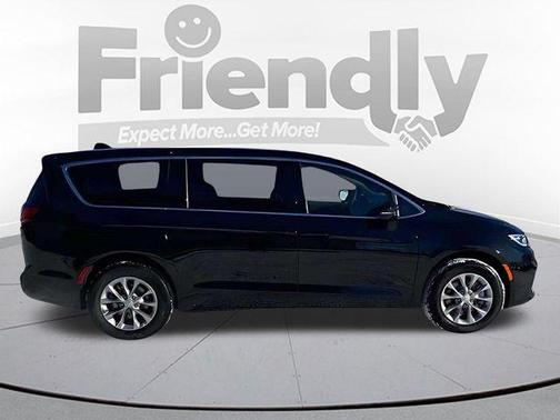 Diamond Black Crystal Pearlcoat 2026 Chrysler Pacifica L