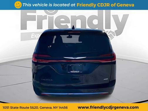 Diamond Black Crystal Pearlcoat 2026 Chrysler Pacifica L