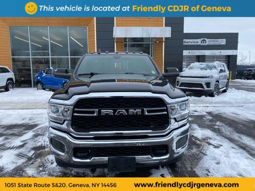 2022 RAM 2500 Tradesman Crew Cab 4x4 6'4' Box