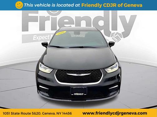 Diamond Black Crystal Pearlcoat 2026 Chrysler Pacifica L