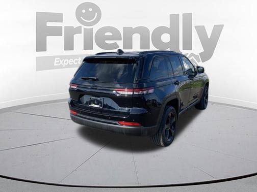 Diamond Black Crystal Pearlcoat 2023 Jeep Grand Cherokee Limited