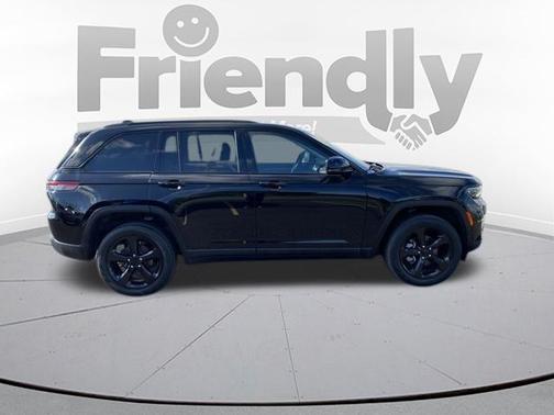 Diamond Black Crystal Pearlcoat 2023 Jeep Grand Cherokee Limited