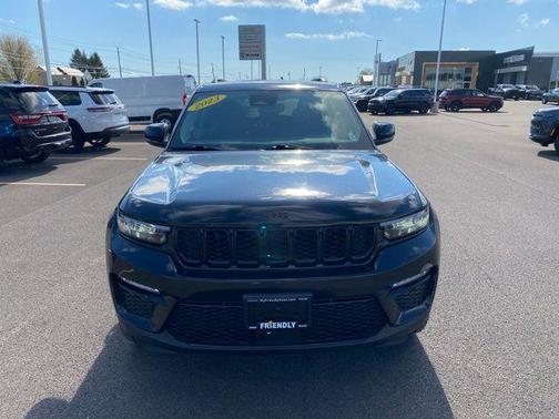 Diamond Black Crystal Pearlcoat 2023 Jeep Grand Cherokee Limited
