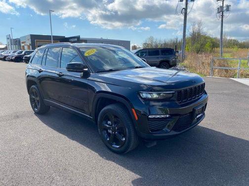 Diamond Black Crystal Pearlcoat 2023 Jeep Grand Cherokee Limited