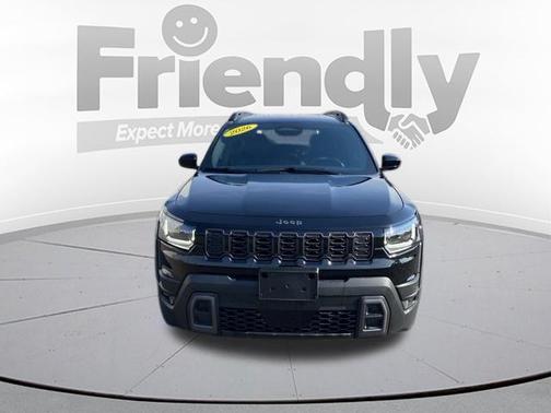 Diamond Black Crystal Pearlcoat 2026 Jeep Cherokee Laredo