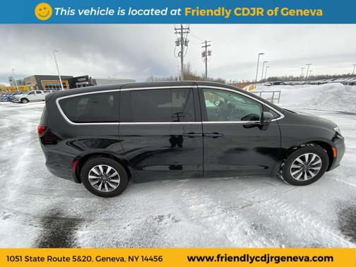 2023 Chrysler Pacifica Hybrid Touring L