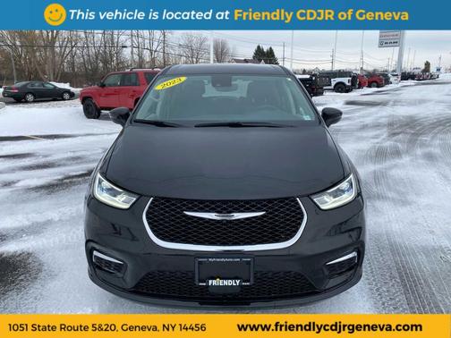 2023 Chrysler Pacifica Hybrid Touring L