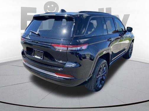 Diamond Black Crystal Pearlcoat 2026 Jeep Grand Cherokee Limited