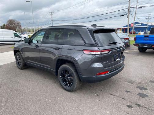 Baltic Gray Metallic Clearcoat 2025 Jeep Grand Cherokee Altitude