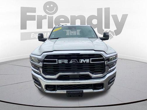 Bright White Clearcoat 2026 RAM 2500 Tradesman Crew Cab 4x4 6'4' Box