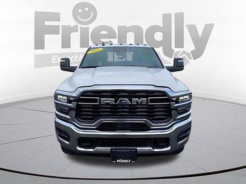 Bright White Clearcoat 2026 RAM 2500 Tradesman Crew Cab 4x4 6'4' Box
