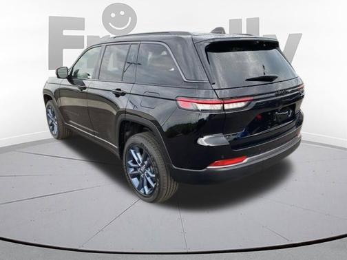 Diamond Black Crystal Pearlcoat 2026 Jeep Grand Cherokee 85th Anniversay Edition 4x4