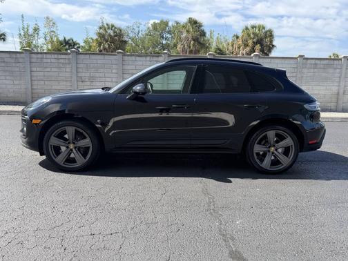 2025 Porsche Macan 