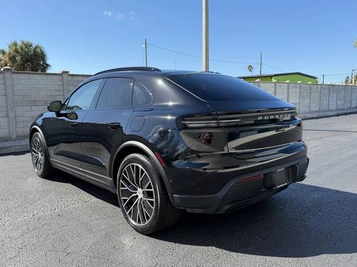 2025 Porsche Macan 