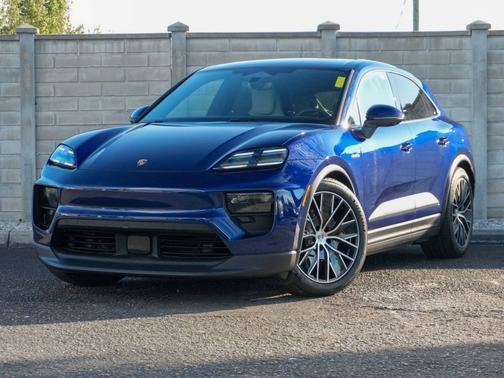 Gentian Blue Metallic 2025 Porsche Macan