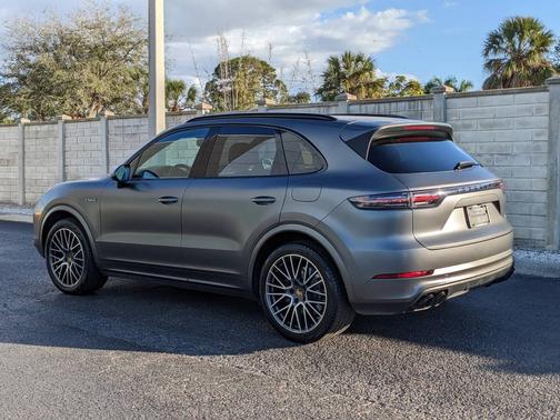 2021 Porsche Cayenne 