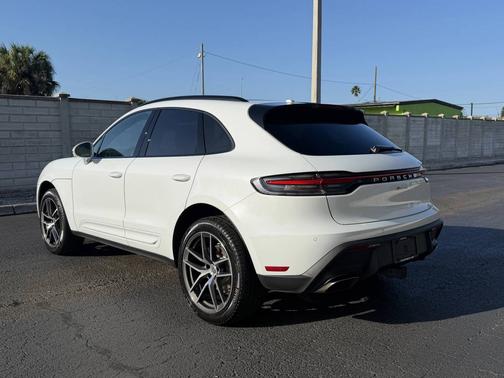 2025 Porsche Macan 