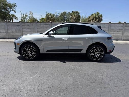 Dolomite Silver Metallic 2025 Porsche Macan