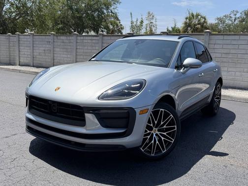 Dolomite Silver Metallic 2025 Porsche Macan