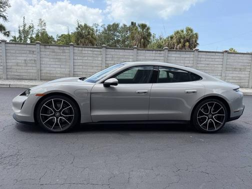 Chalk 2023 Porsche Taycan