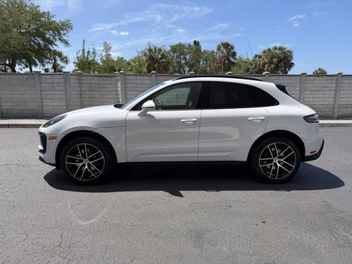 Carrara White Metallic 2025 Porsche Macan