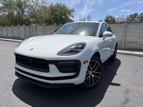 Carrara White Metallic 2025 Porsche Macan