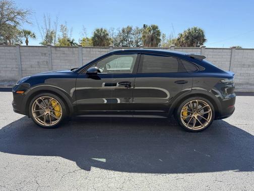2023 Porsche Cayenne 