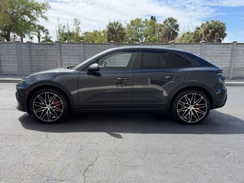 Volcano Grey Metallic 2026 Porsche Macan