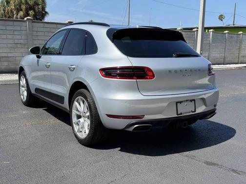 Rhodium Silver Metallic 2018 Porsche Macan
