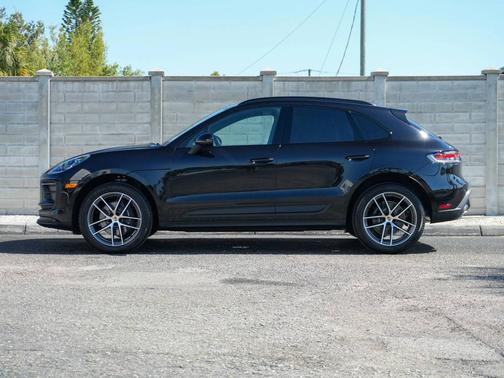 Jet Black Metallic 2025 Porsche Macan