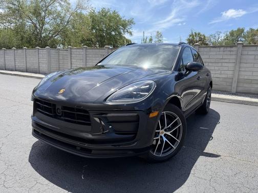 Jet Black Metallic 2025 Porsche Macan