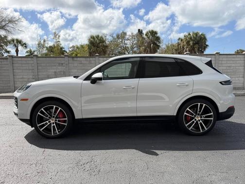 2024 Porsche Cayenne 