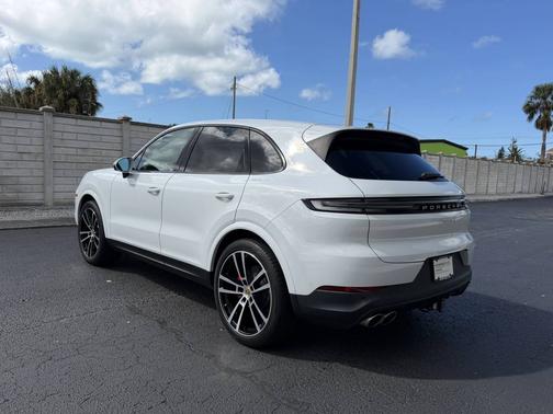 2024 Porsche Cayenne 