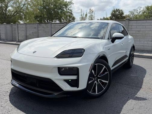 White 2024 Porsche Macan
