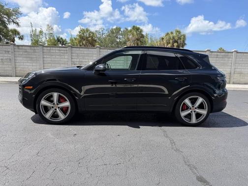 Chromitblack Metallic 2024 Porsche Cayenne
